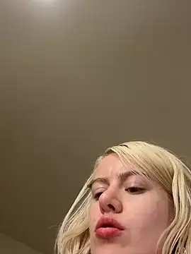 blondebunny999_999 webcam