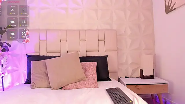 Nyxee_ webcam