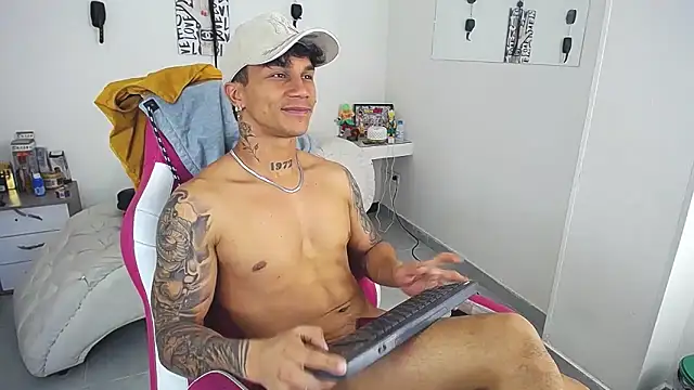 Leonard_Price live sex cam