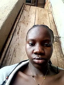 Black_juicy24 webcam