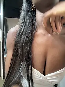 Zoe_Ravenn webcam