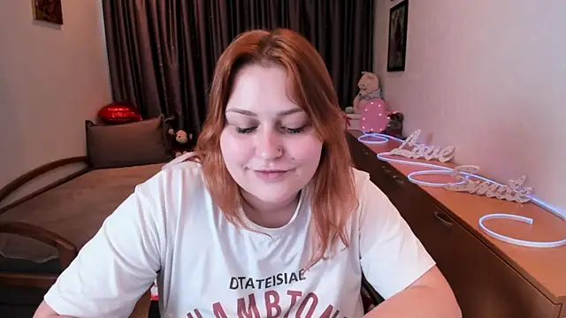 NoraLiin webcam