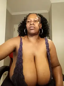 bustylisa1983 webcam