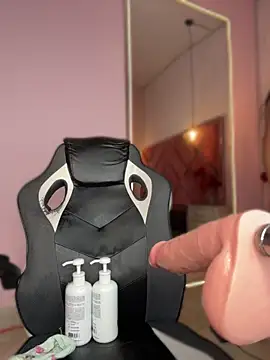 LunaaRosse webcam