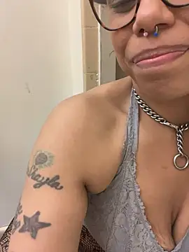 Desirae_Luciano webcam