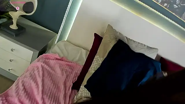 MiaKay1 live sex cam