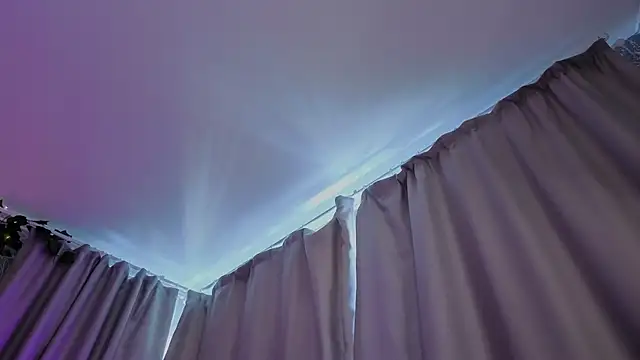 luna_cross webcam