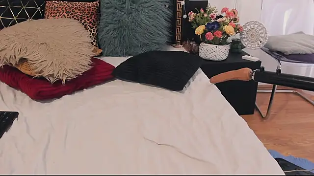 PreciousAillyn webcam