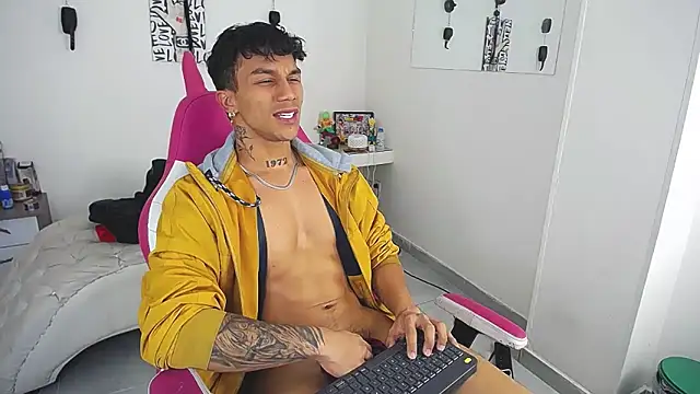 Leonard_Price live sex cam