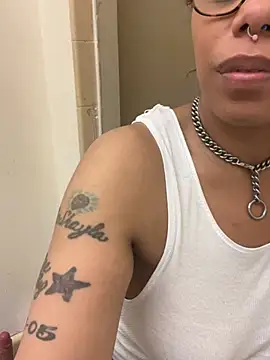 Desirae_Luciano webcam