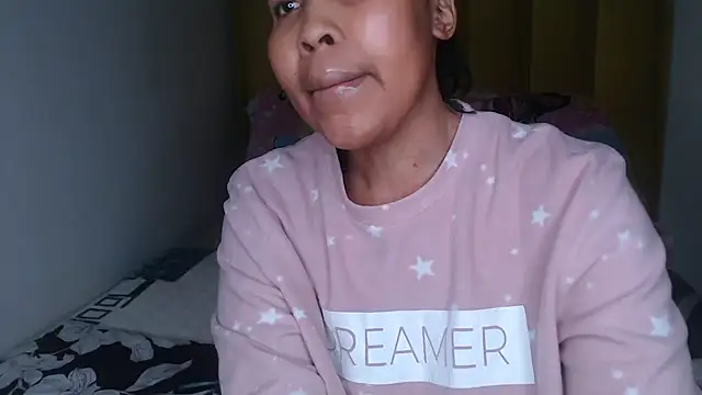 Bella_2025 webcam