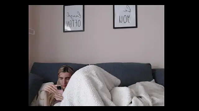 BarbieBlondieGirl webcam