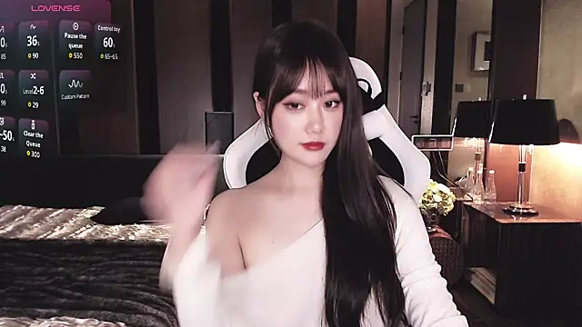 aurora_-77 (F young) - 一周不见啦😳