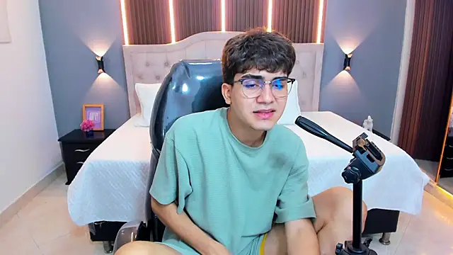 Tommy18__ webcam