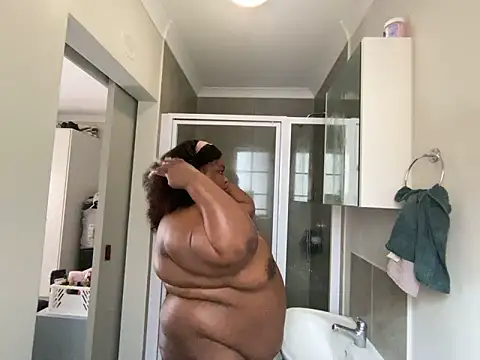 MissLola27 webcam