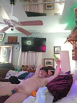 Hotredheadandtoungelasher webcam