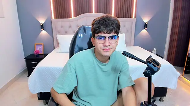 Tommy18__ webcam