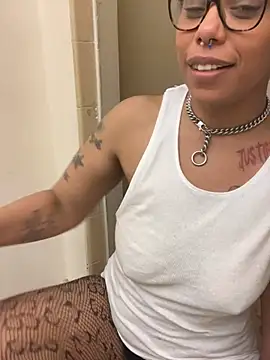 Desirae_Luciano webcam