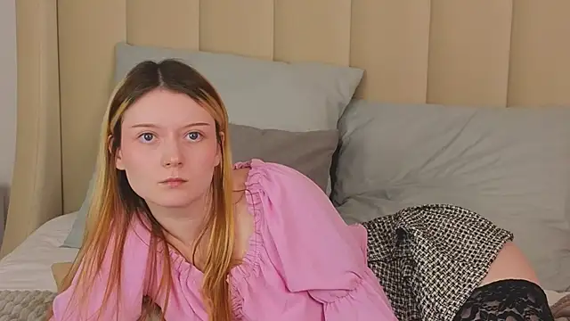 AlyssFrost webcam