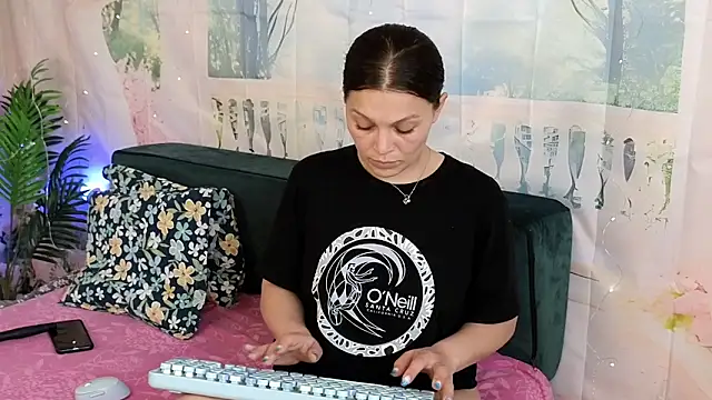 MadameDeFeu webcam