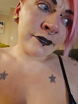 PinkTheHawk webcam