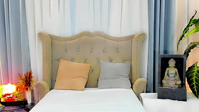 MochaliciousTransOnTop webcam