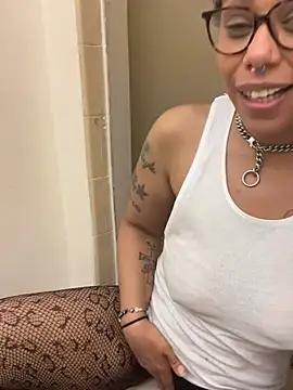 Desirae_Luciano webcam