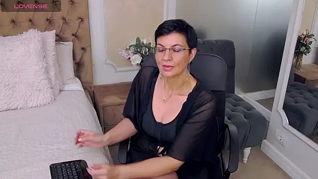 bustypenellope - BustyPenellope's free webcam - UK Sex Cams