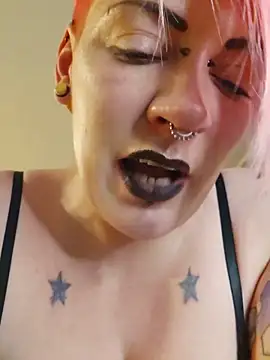 PinkTheHawk webcam