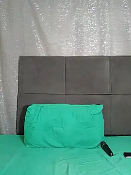HugeTitisxx webcam