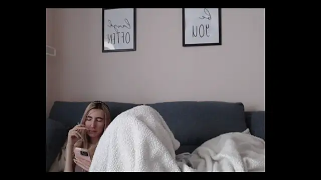 BarbieBlondieGirl webcam