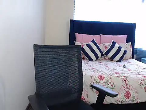 queenmandyy - QUEENMANDYY's free webcam - UK Sex Cams