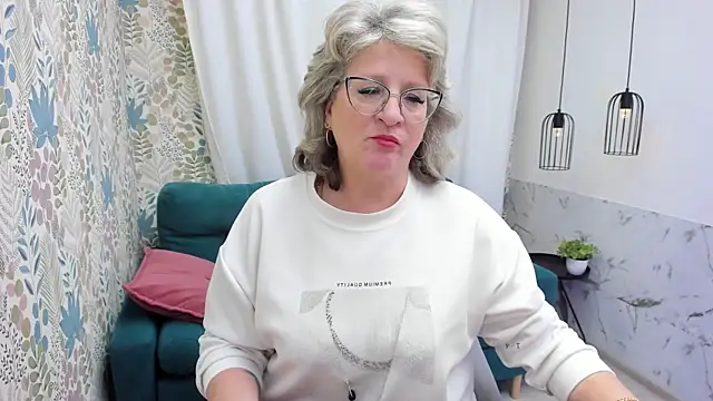 EvelynJoyful webcam