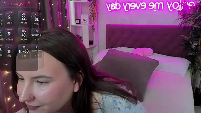FeralPeach webcam