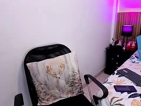 Pauline_Fox webcam