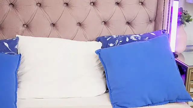 JenniferLovve webcam