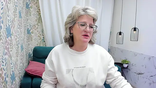 EvelynJoyful webcam