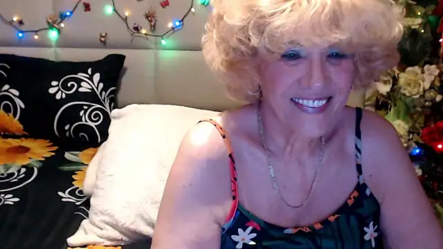 HappyWomanOn webcam