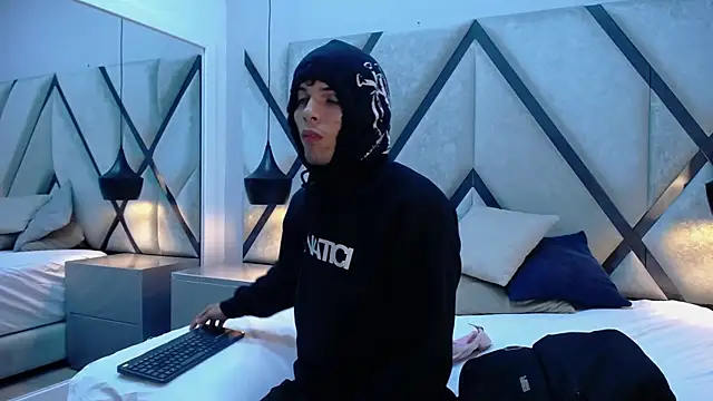 Enzo_Hunter webcam