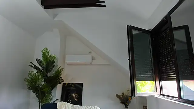 Issa_Belle18 webcam