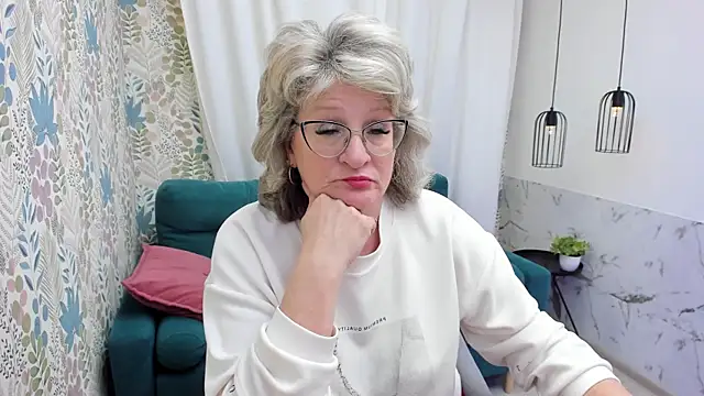 EvelynJoyful webcam