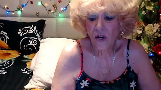 HappyWomanOn webcam