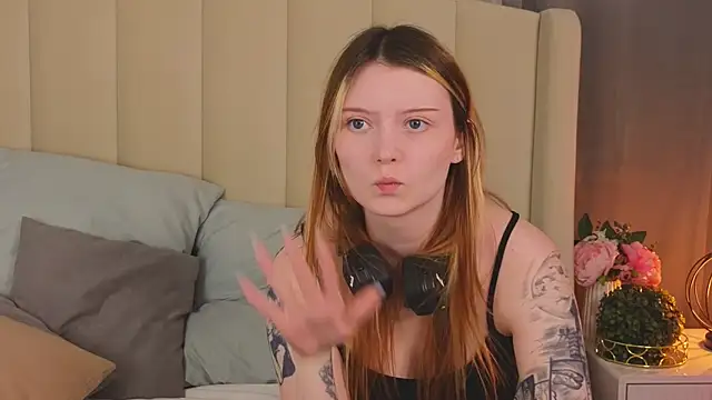 AlyssFrost webcam