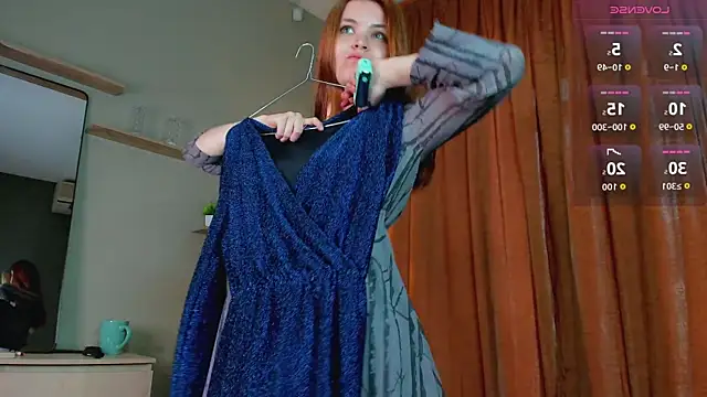LeyaBloom webcam