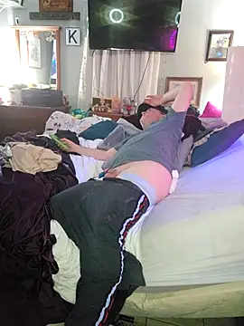 Hotredheadandtoungelasher webcam