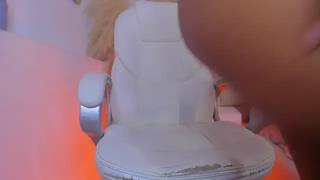 aprilebony_ webcam