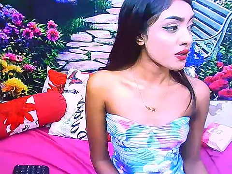 IndianPretty14u2Luv webcam