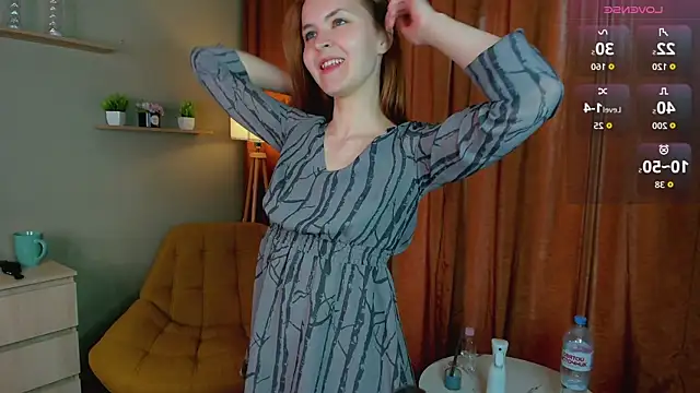 LeyaBloom webcam