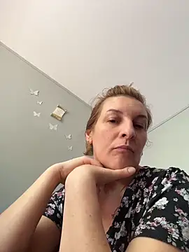 Hot-Milf4U webcam