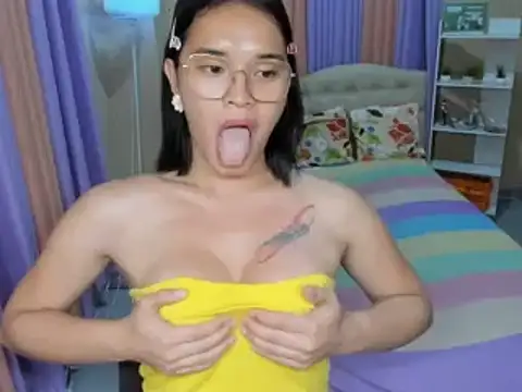 SeductiveAppleTS webcam